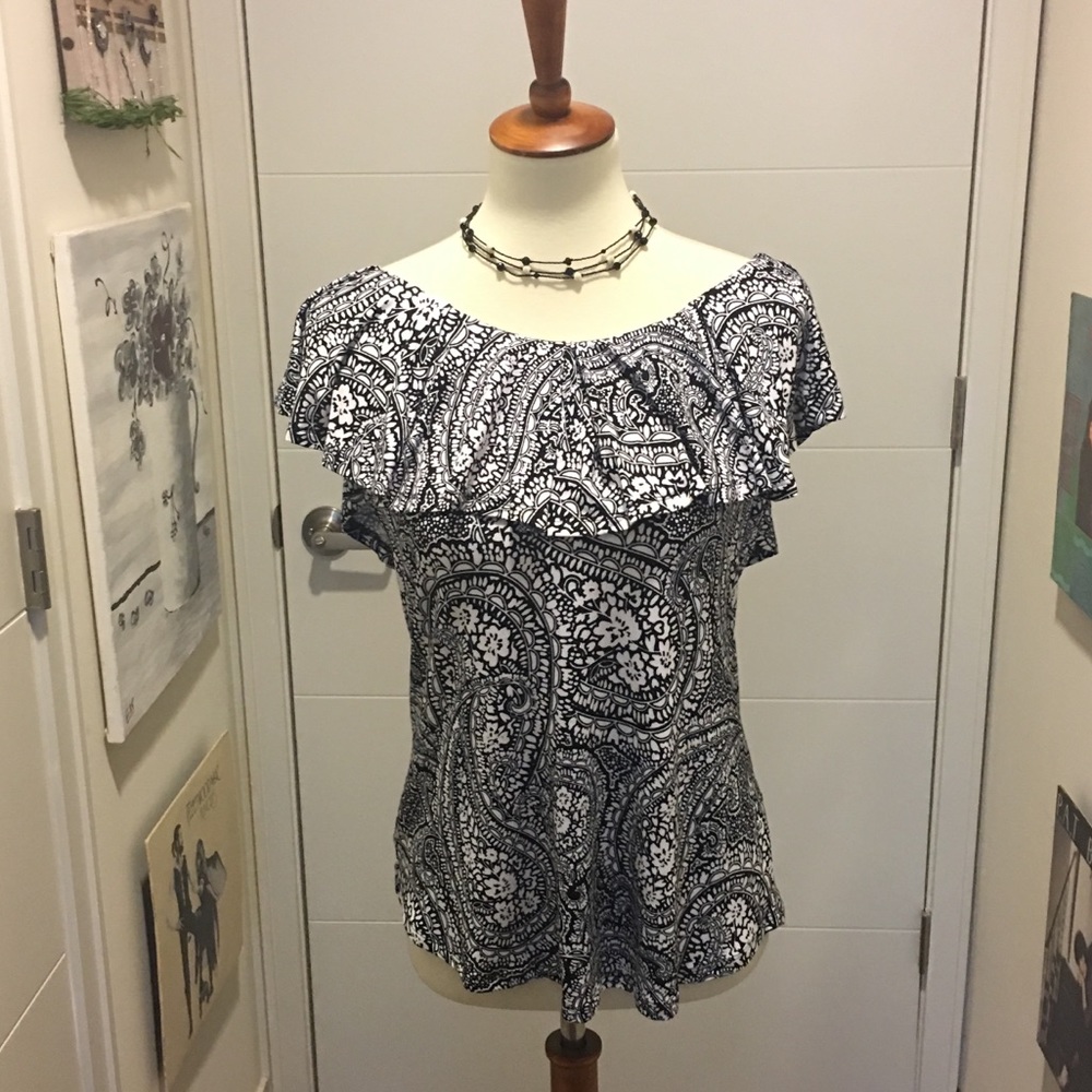 Cable & Gauge black/white flutter sleeve top NWOT